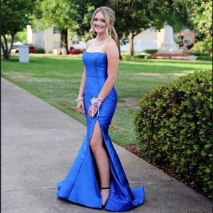 STUNNING PROM DRESS FOR SALE